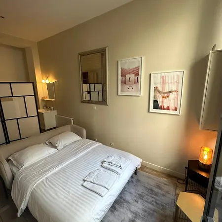 Canal Saint Martin Apartments-2