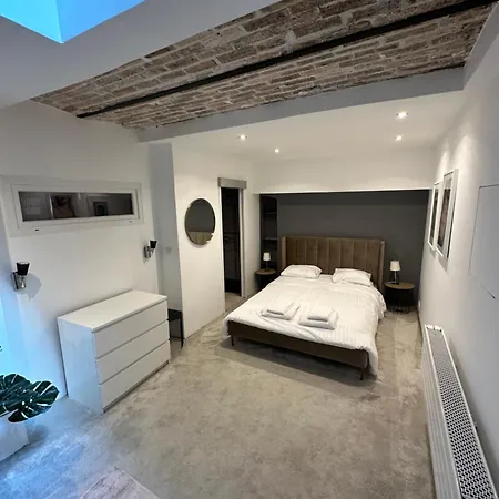 Canal Saint Martin Apartments-3