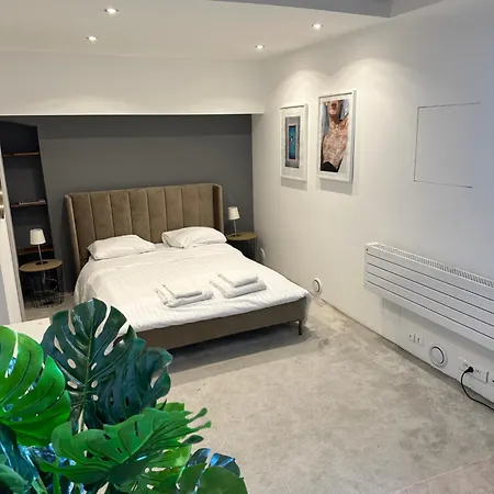 Canal Saint Martin Apartments-2