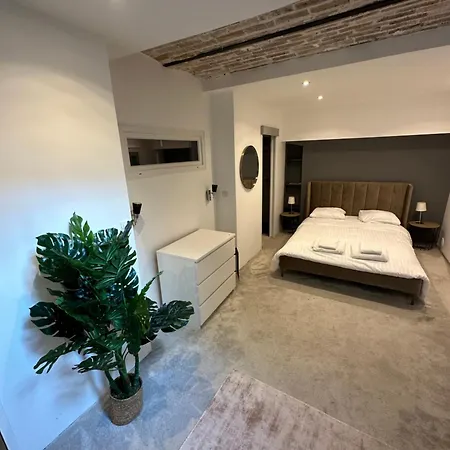Canal Saint Martin Apartments-2