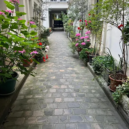 Canal Saint Martin Apartments-3